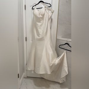 Essense of Australia D2477 Wedding Gown NWOT